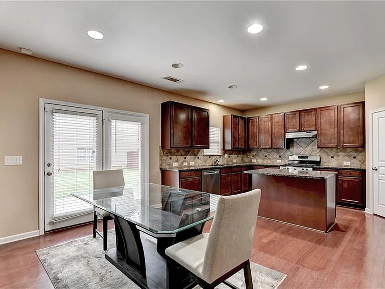 4228 Woods Creek Ln — Photo 25