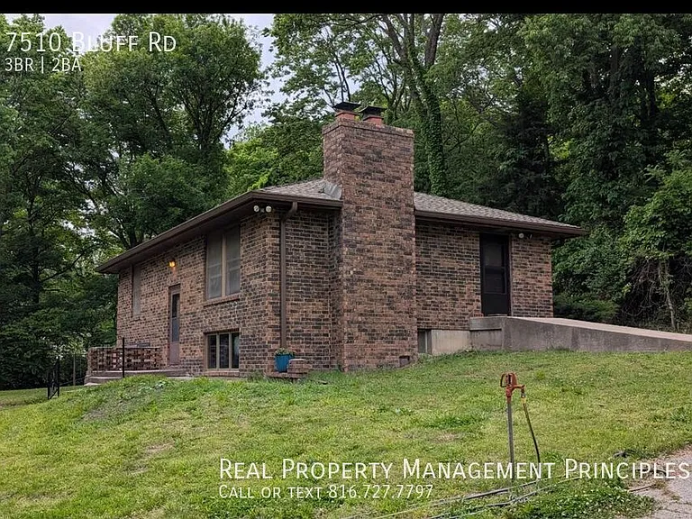 7510 Bluff Rd — Photo 2