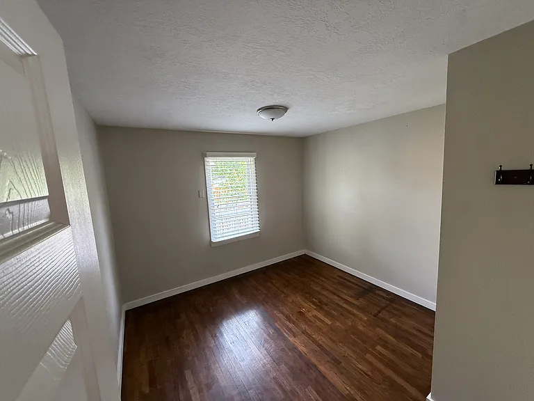1015 Stephens Ave — Photo 8