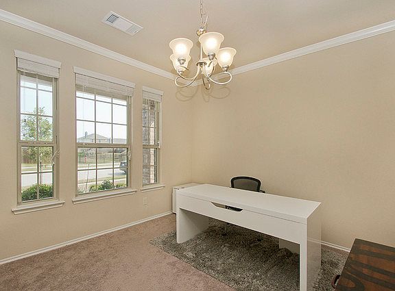 3rd image of 820 English Ivy Dr