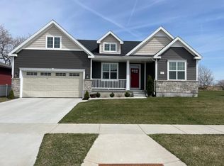 607 S Musket Ridge Dr, Sun Prairie, WI 53590