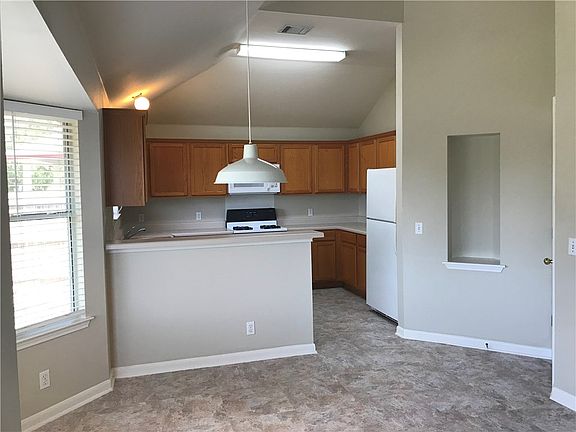 4th image of 205 Willowbrook Dr
