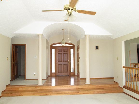 4th image of 800 S Regal Ct