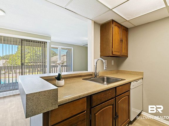 3rd image of 2061 Seacliff Dr N #2061