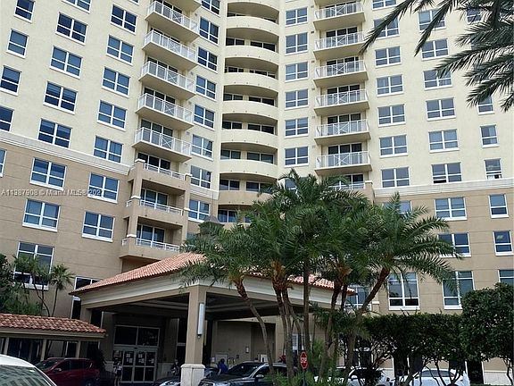 3rd image of 19501 W Country Club Dr APT 1506