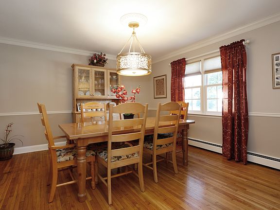 4th image of 841 Heritage Ct
