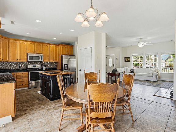 5th image of 54 Tuscarora Avenue