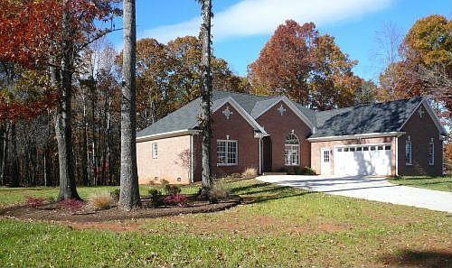 1st image of 1012 Ivy Creek Dr