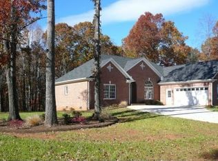 1012 Ivy Creek Dr, Forest, VA 24551