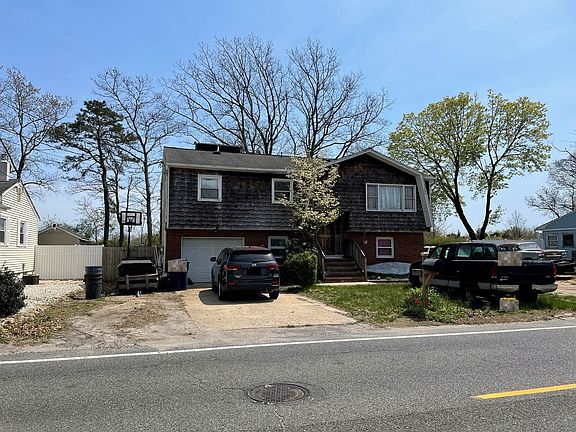 3rd image of 233 Mizzen Ave