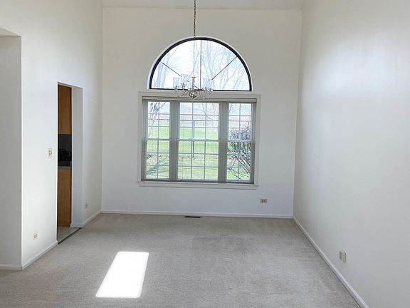 3rd image of 158 Barton Cir