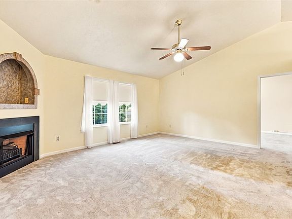 4th image of 200 Huckleberry Ct
