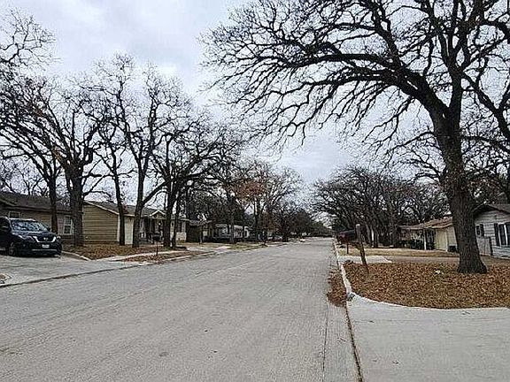 4th image of 749 W Redbud Dr