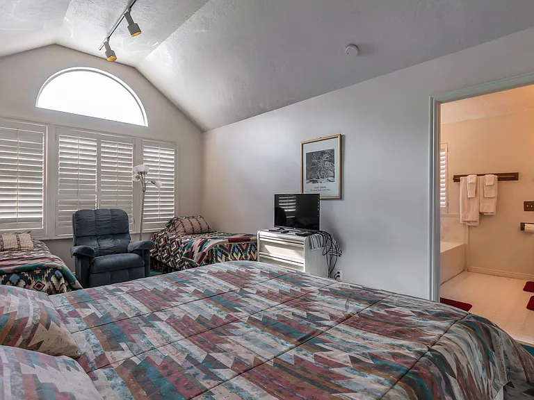 3563 E Wasatch Grove Ln — Photo 8