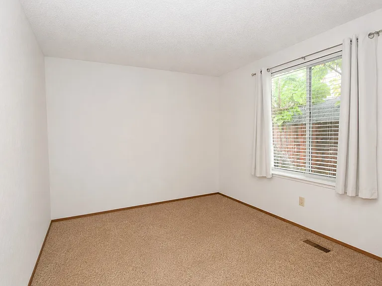 2212 Wabash Cir — Photo 7