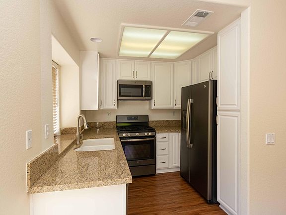 5th image of 1 Whippoorwill Ln