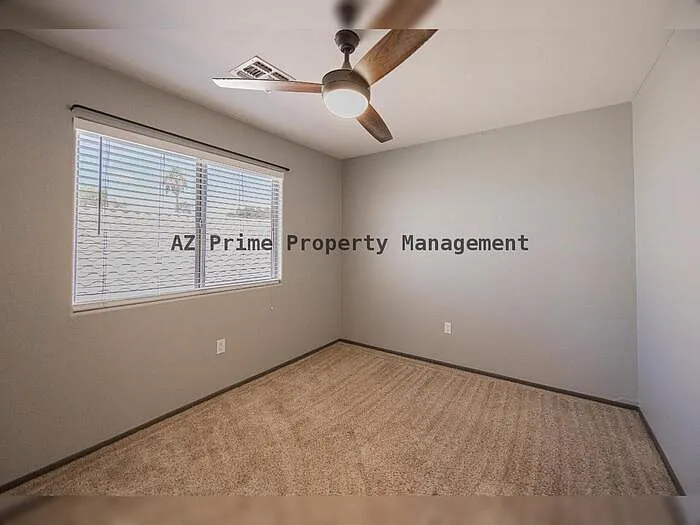 868 W Tremaine Ave — Photo 20