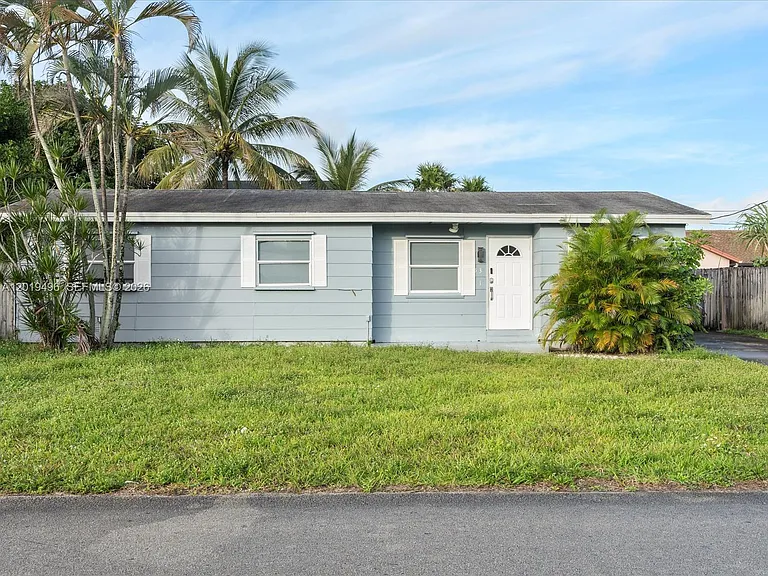 5731 SW 54th Ter — Photo 3