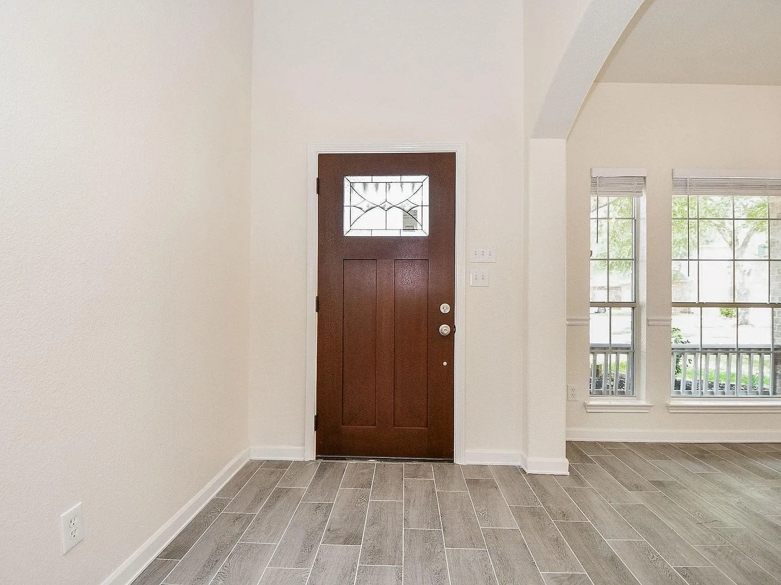 4 bed, 2.5 bath, 2346 sqft, $2,500 — Photo 4
