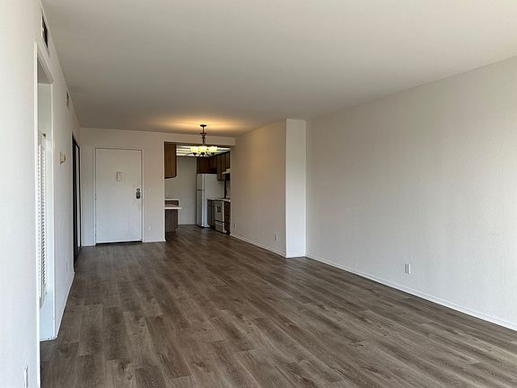 3rd image of 4513 Woodman Ave APT 303