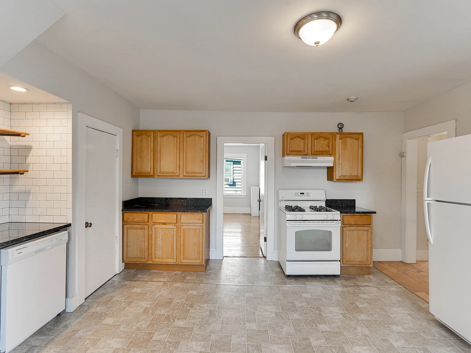 3 bed, 1237 sqft, $2,700 — Photo 2