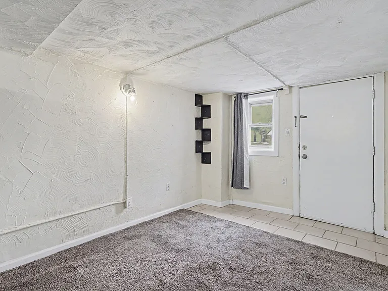 610 E Monument St — Photo 8