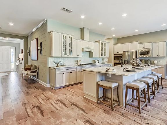 Kitchen with breakfast bar island
