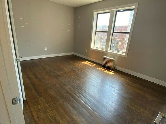 4th image of 25 Tennis Ct APT 6E