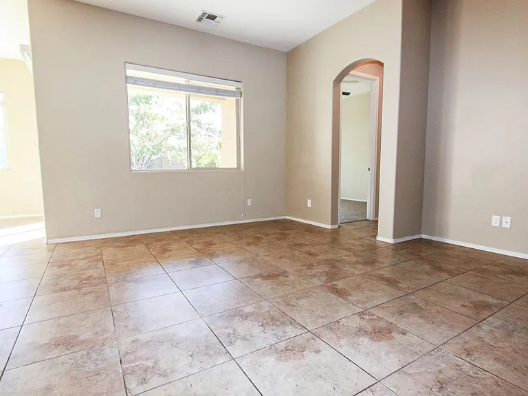 6803 E Hetley Pl — Photo 2