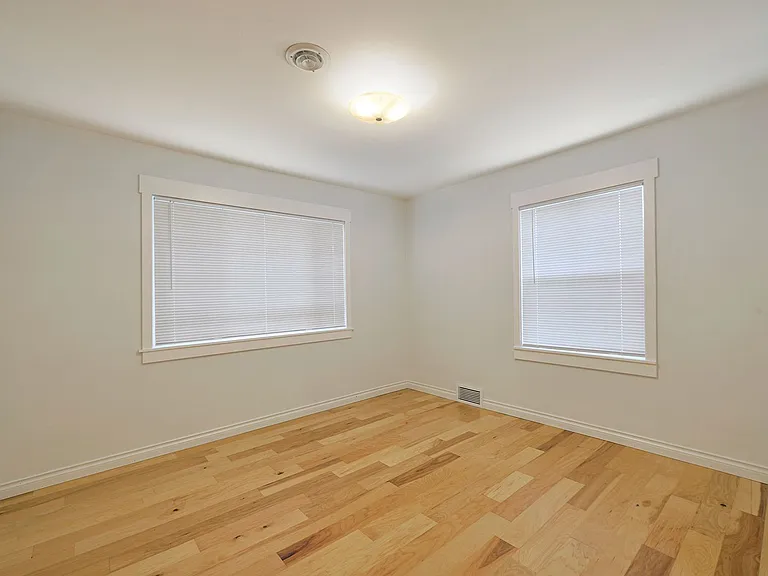 8431 S 117th St — Photo 11