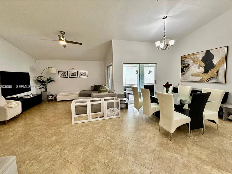 248 W Riverbend Dr — Photo 3
