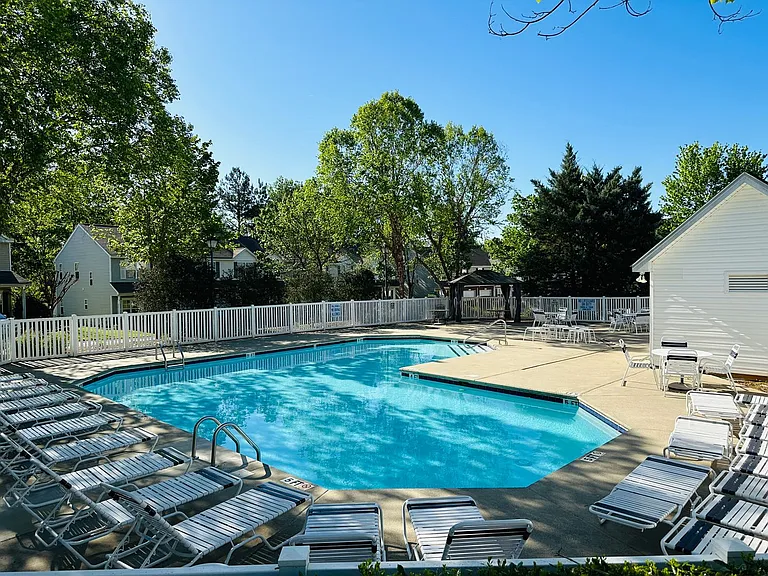 634 Fountain Ct — Photo 17