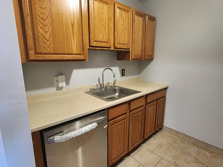 57 Glade St #C2 — Photo 4