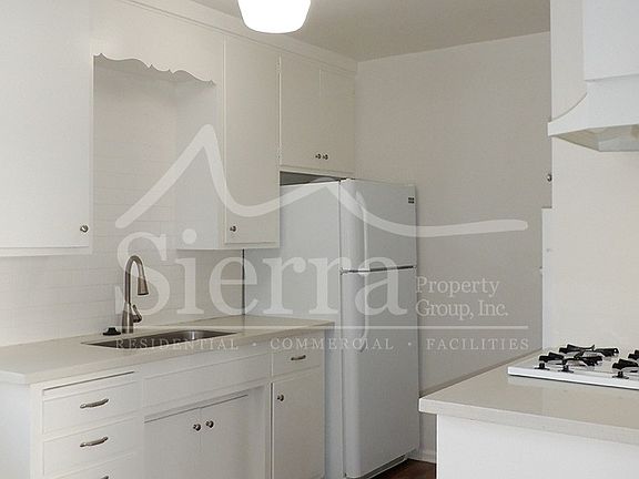 4th image of 48 Broadmoor Plz APT 8
