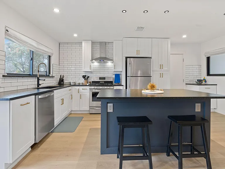 7106 Colony Park Dr — Photo 9