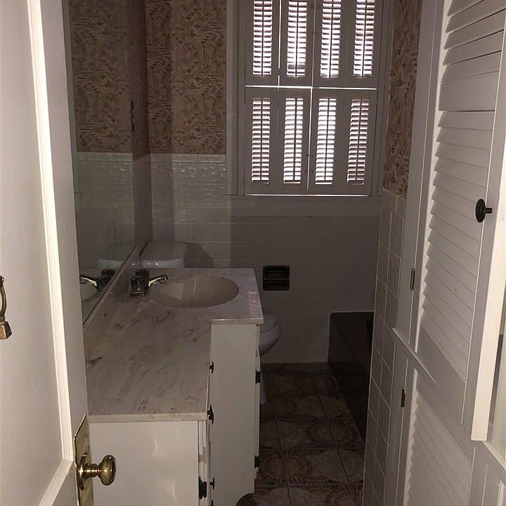 2nd image of 3102 Northeast Dr