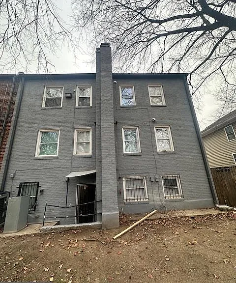 1416 Eastern Ave NE — Photo 2