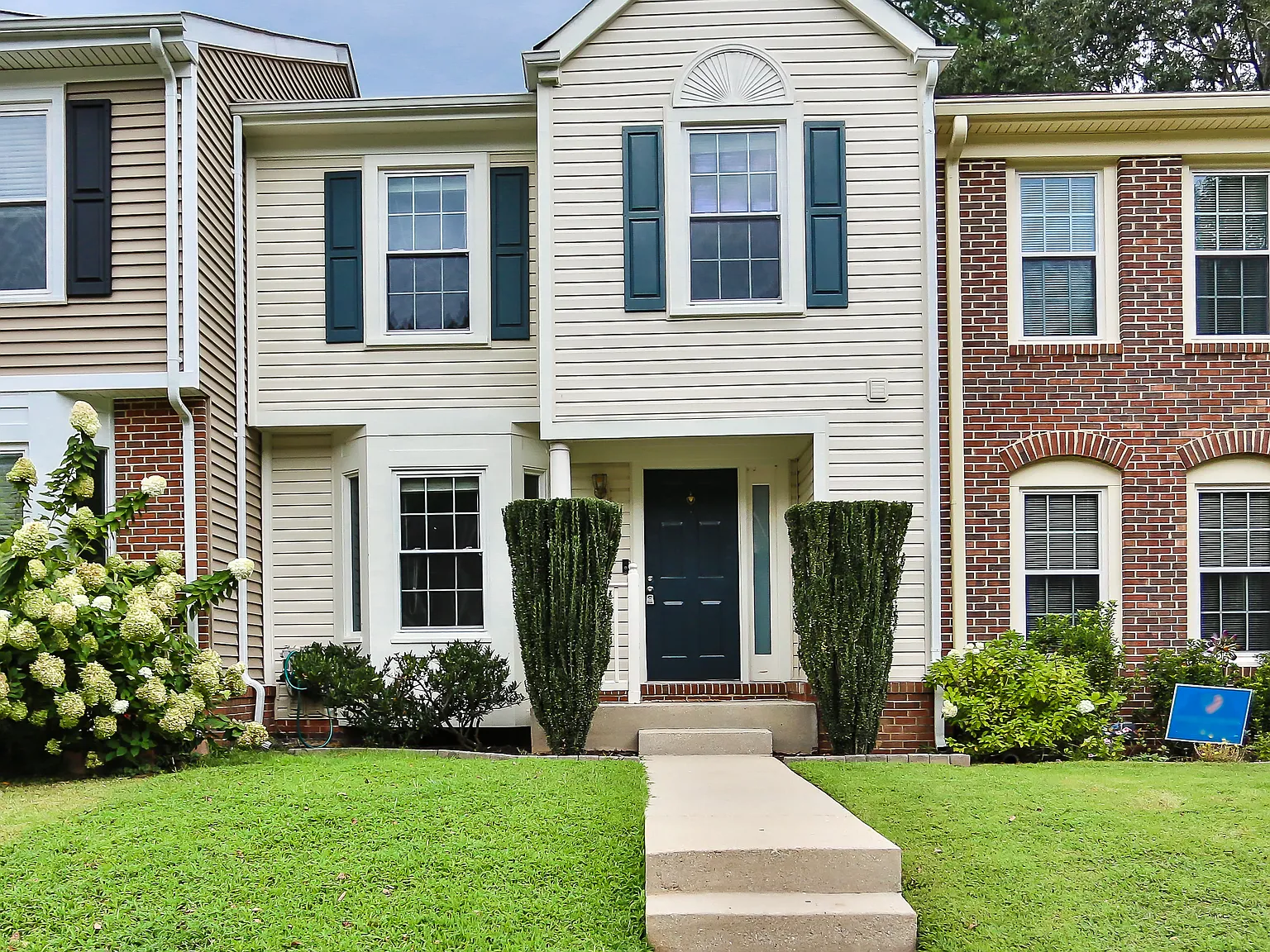3 bed, 3.5 bath, 1800 sqft, $2,800 — Photo 1