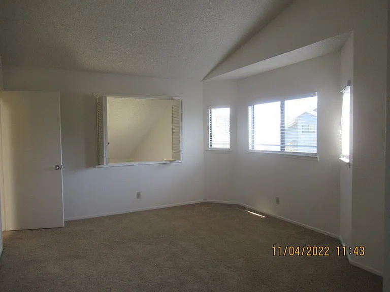1220 Iris Ct — Photo 10