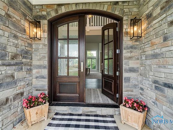 4th image of 4250 Thornbury Ct