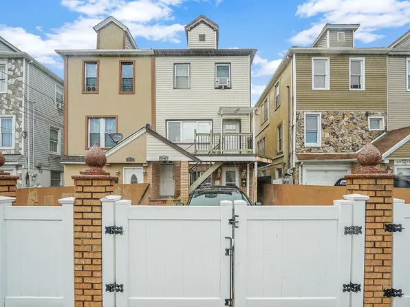 69-40 Almeda Ave, Arverne, NY 11692