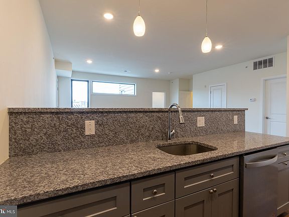 5th image of 2411-19 Kensington Ave Unit 404