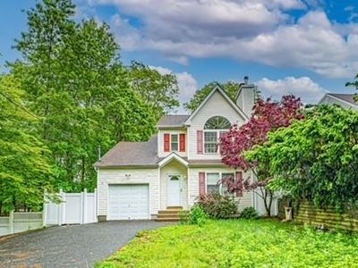 576 Boxwood Drive, Shirley, NY, 11967