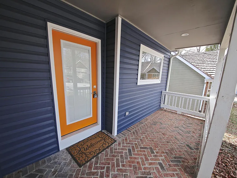 1612 E Camby Ct — Photo 2