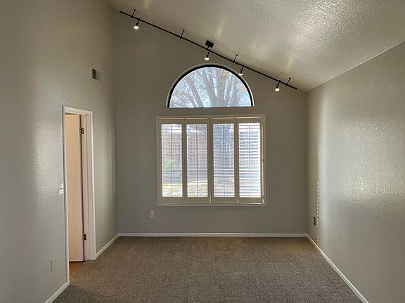 3rd image of 4101 Godfrey Dr