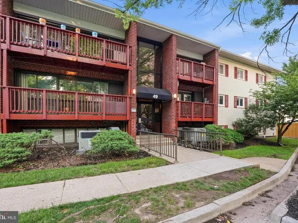 49 Skyhill Rd APT 204, Alexandria, VA 22314