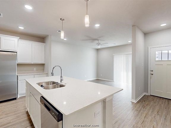 5th image of 1326 Prairie Dr #221
