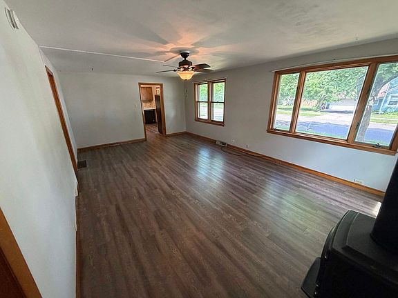 5th image of 704 Gilbert St