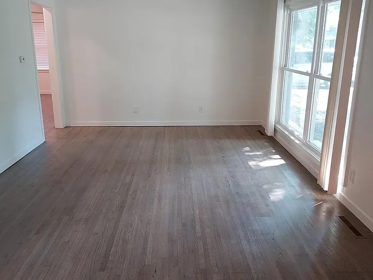 1250 N Westview Dr — Photo 2