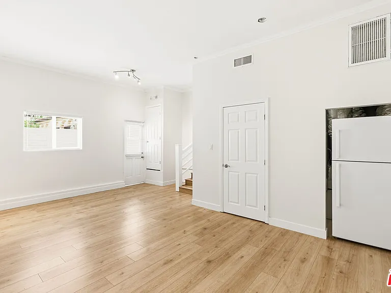 23114 Mariano St — Photo 18